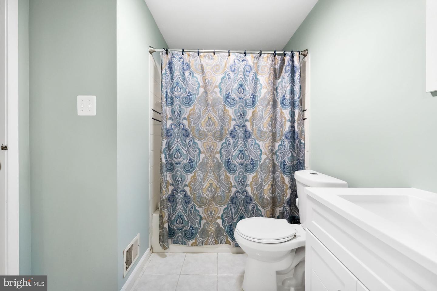 5703 OAK STAKE CT, BURKE, Virginia 22015, 3 Bedrooms Bedrooms, 5 Rooms Rooms,2 BathroomsBathrooms,Residential,For sale,5703 OAK STAKE CT,VAFX2280086 MLS # VAFX2280086