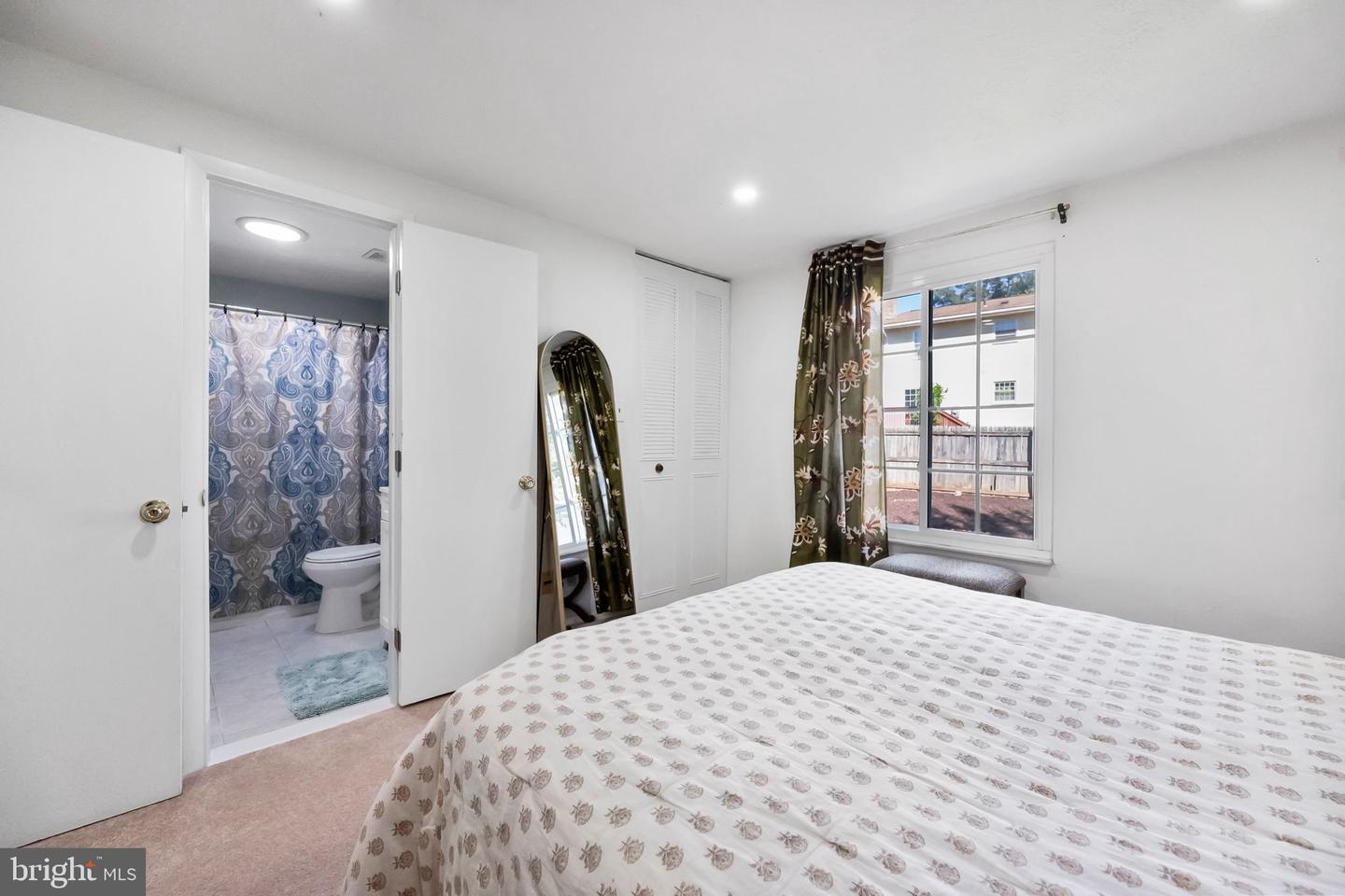 5703 OAK STAKE CT, BURKE, Virginia 22015, 3 Bedrooms Bedrooms, 5 Rooms Rooms,2 BathroomsBathrooms,Residential,For sale,5703 OAK STAKE CT,VAFX2280086 MLS # VAFX2280086