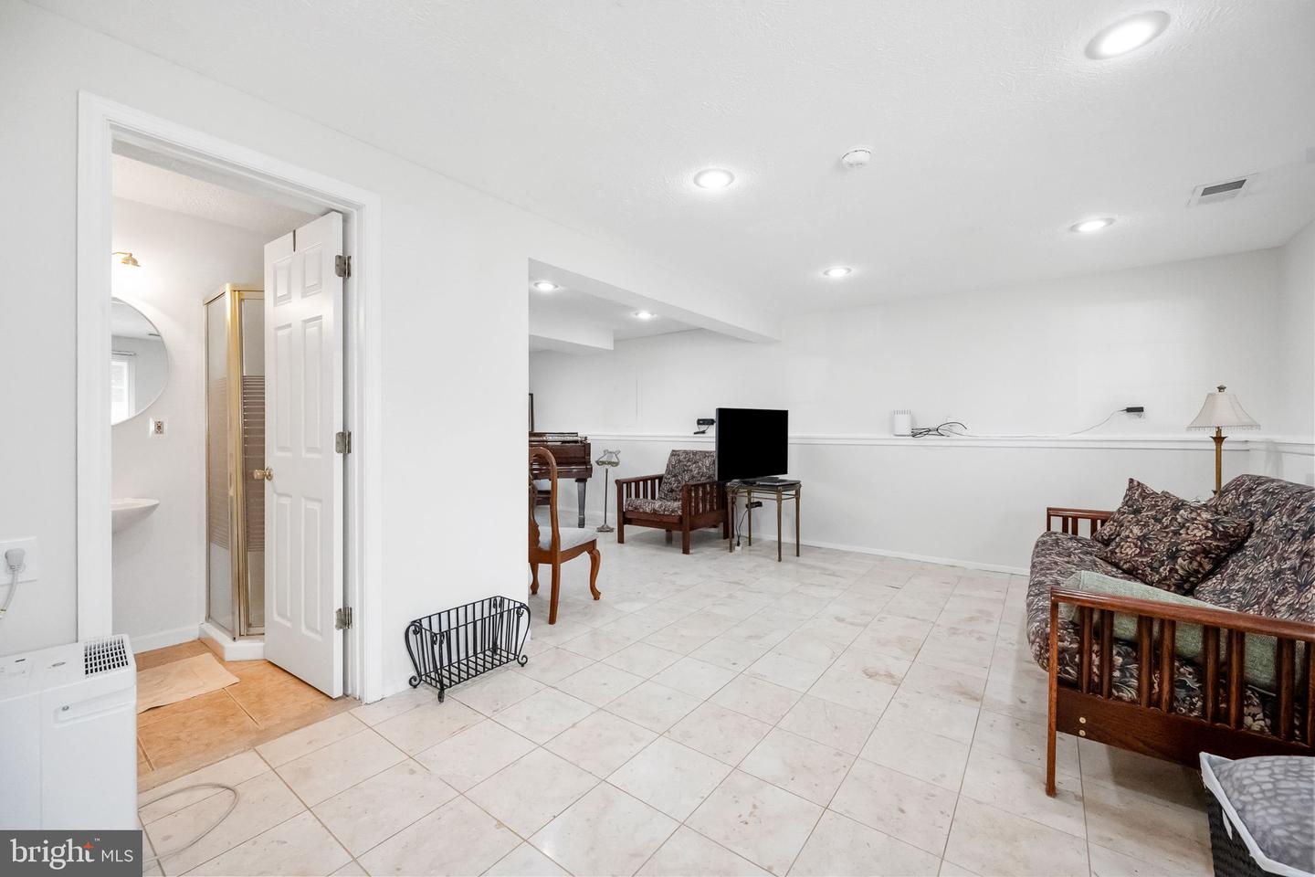 5703 OAK STAKE CT, BURKE, Virginia 22015, 3 Bedrooms Bedrooms, 5 Rooms Rooms,2 BathroomsBathrooms,Residential,For sale,5703 OAK STAKE CT,VAFX2280086 MLS # VAFX2280086