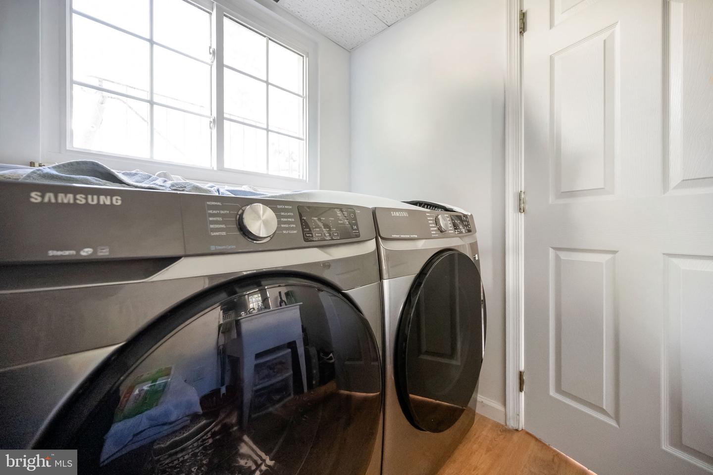 5703 OAK STAKE CT, BURKE, Virginia 22015, 3 Bedrooms Bedrooms, 5 Rooms Rooms,2 BathroomsBathrooms,Residential,For sale,5703 OAK STAKE CT,VAFX2280086 MLS # VAFX2280086