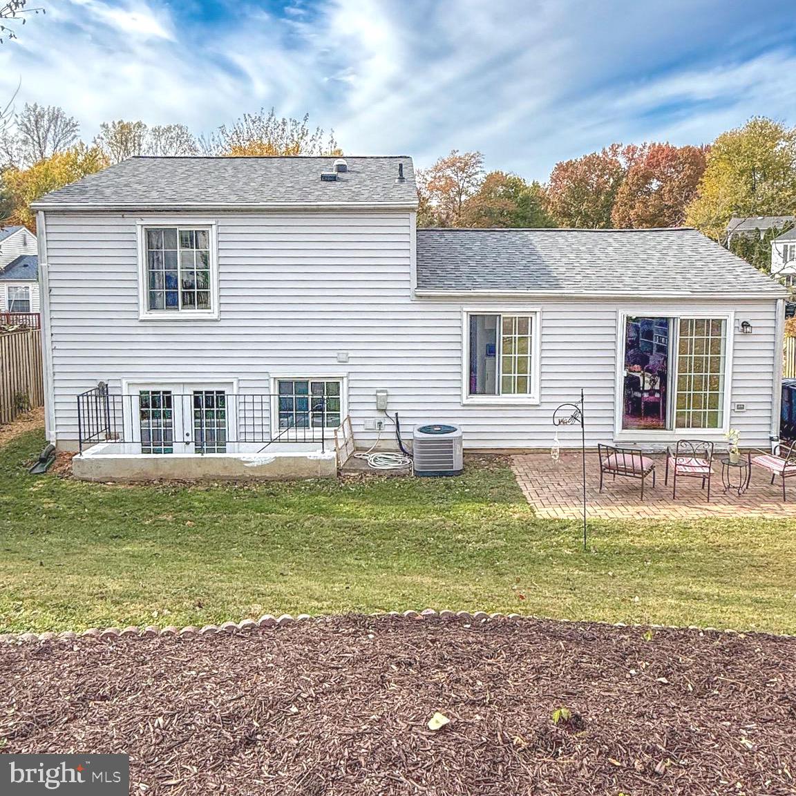 5703 OAK STAKE CT, BURKE, Virginia 22015, 3 Bedrooms Bedrooms, 5 Rooms Rooms,2 BathroomsBathrooms,Residential,For sale,5703 OAK STAKE CT,VAFX2280086 MLS # VAFX2280086