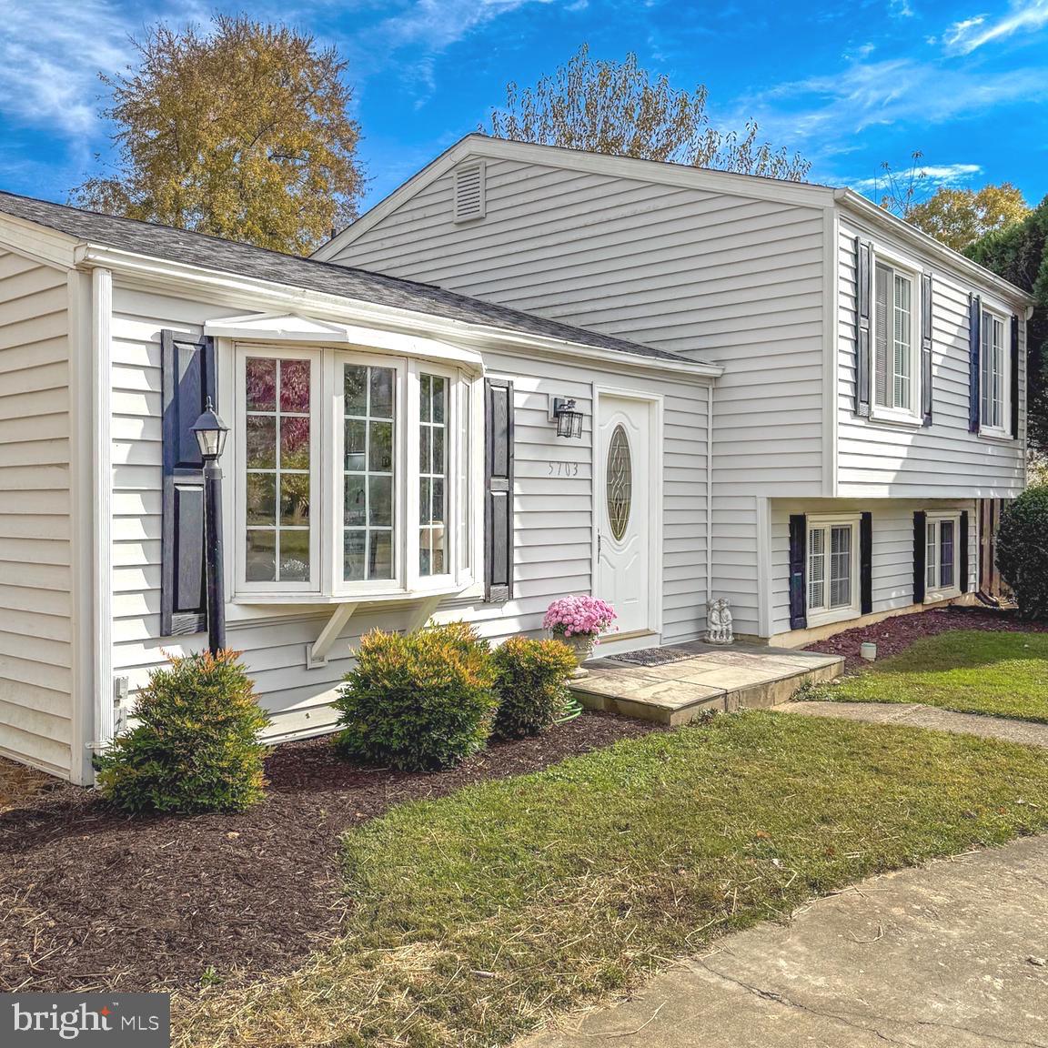 5703 OAK STAKE CT, BURKE, Virginia 22015, 3 Bedrooms Bedrooms, 5 Rooms Rooms,2 BathroomsBathrooms,Residential,For sale,5703 OAK STAKE CT,VAFX2280086 MLS # VAFX2280086