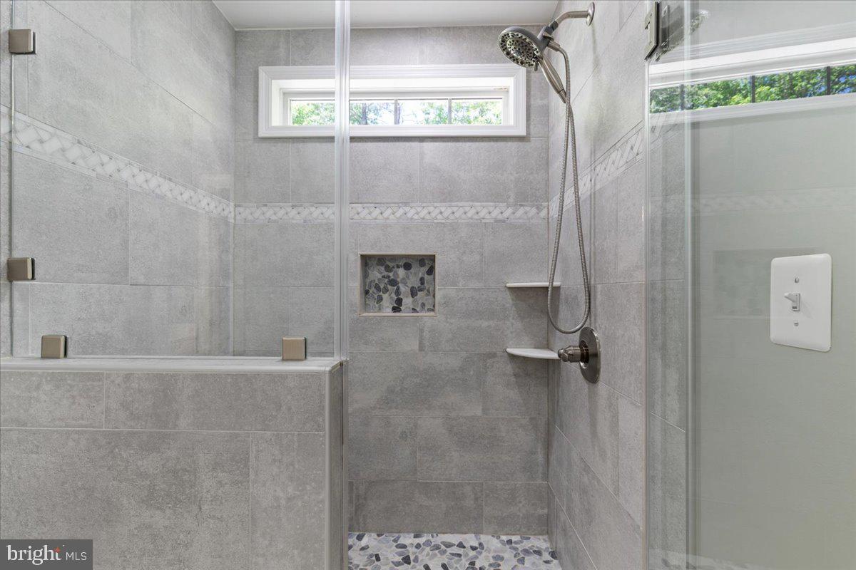 8606 LAROQUE RUN DR, FREDERICKSBURG, Virginia 22407, 5 Bedrooms Bedrooms, ,4 BathroomsBathrooms,Residential,For sale,8606 LAROQUE RUN DR,VASP2032618 MLS # VASP2032618