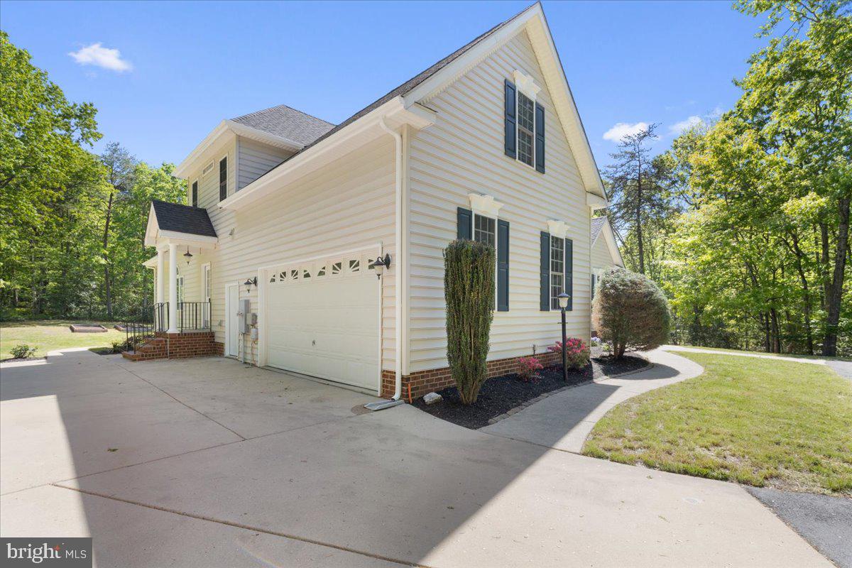 8606 LAROQUE RUN DR, FREDERICKSBURG, Virginia 22407, 5 Bedrooms Bedrooms, ,4 BathroomsBathrooms,Residential,For sale,8606 LAROQUE RUN DR,VASP2032618 MLS # VASP2032618