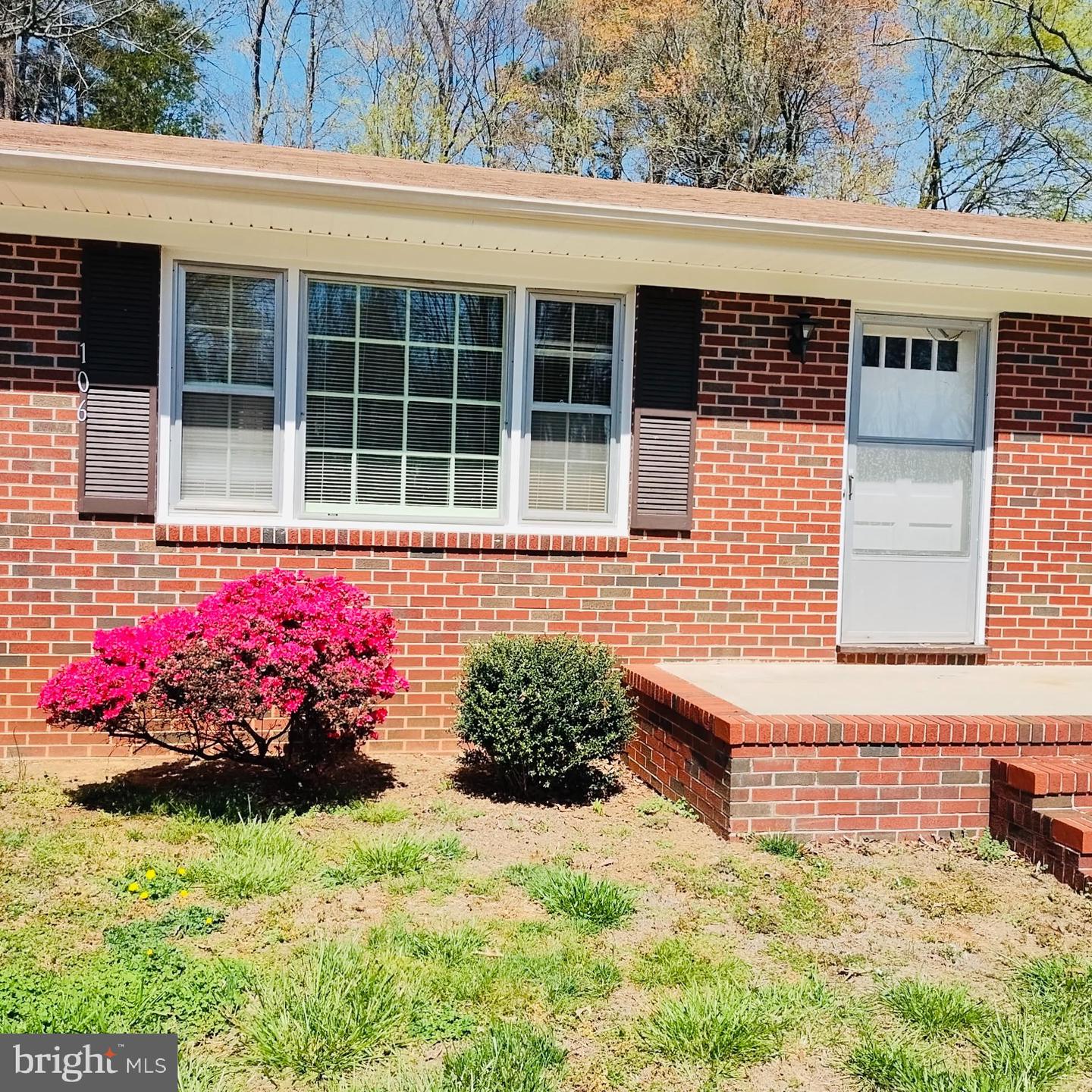 106 WHITE OAK DR, SOUTH BOSTON, Virginia 24592, 3 Bedrooms Bedrooms, ,3 BathroomsBathrooms,Residential,For sale,106 WHITE OAK DR,VAHX2000150 MLS # VAHX2000150