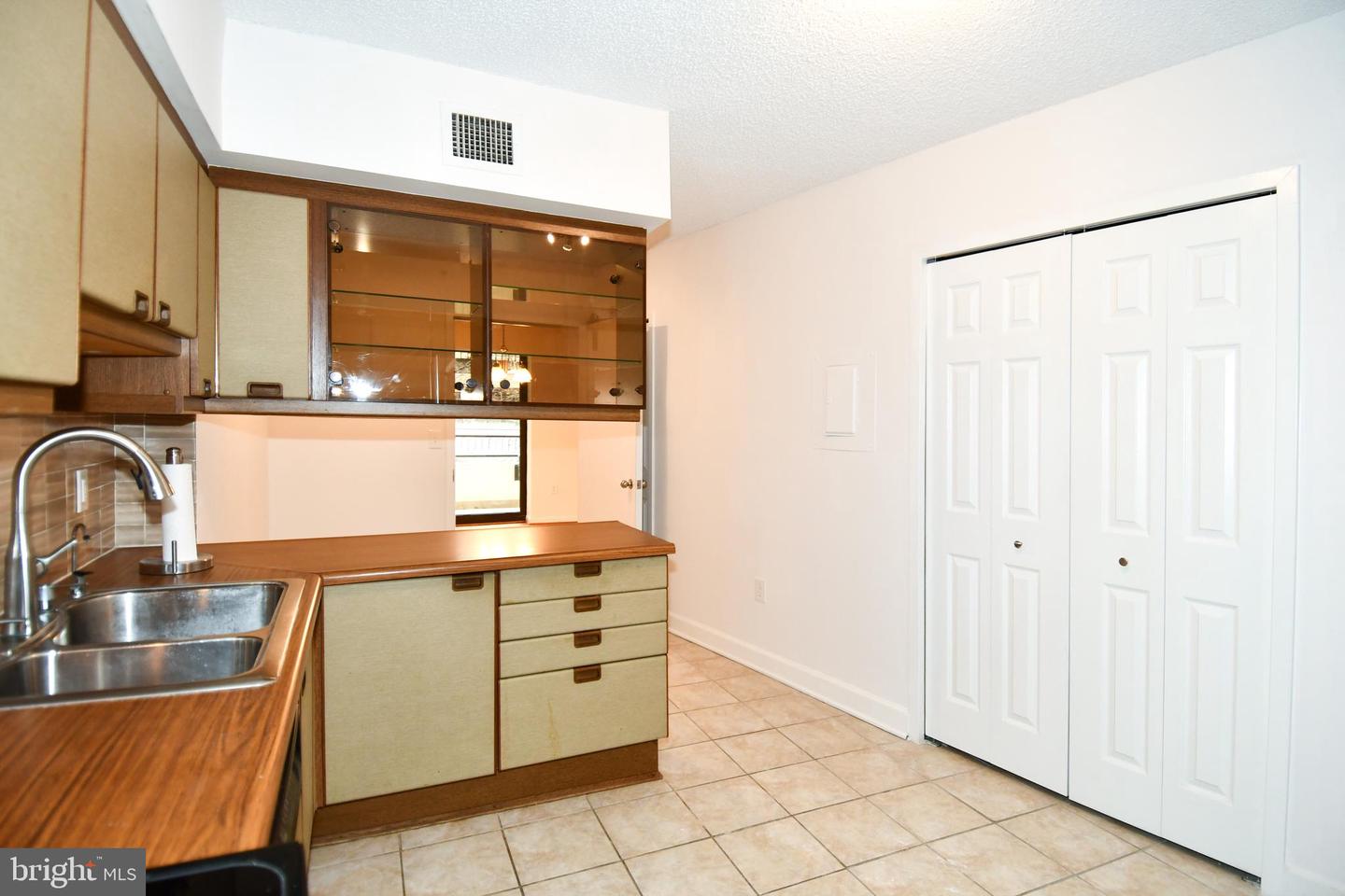 1300 CRYSTAL DR #310-S, ARLINGTON, Virginia 22202, 2 Bedrooms Bedrooms, 5 Rooms Rooms,2 BathroomsBathrooms,Residential,For sale,1300 CRYSTAL DR #310-S,VAAR2052846 MLS # VAAR2052846