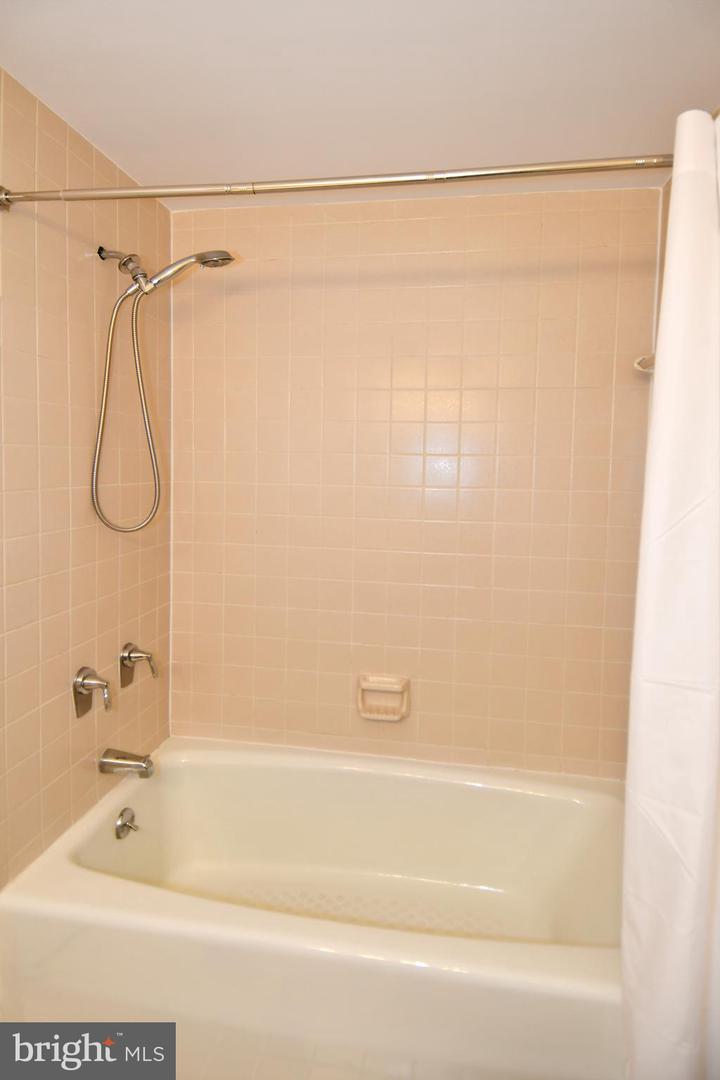 1300 CRYSTAL DR #310-S, ARLINGTON, Virginia 22202, 2 Bedrooms Bedrooms, 5 Rooms Rooms,2 BathroomsBathrooms,Residential,For sale,1300 CRYSTAL DR #310-S,VAAR2052846 MLS # VAAR2052846