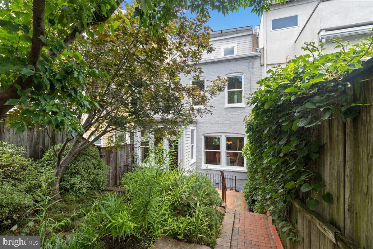 2816 27TH ST NW, WASHINGTON, District Of Columbia 20008, 4 Bedrooms Bedrooms, ,3 BathroomsBathrooms,Residential,For sale,2816 27TH ST NW,DCDC2207582 MLS # DCDC2207582