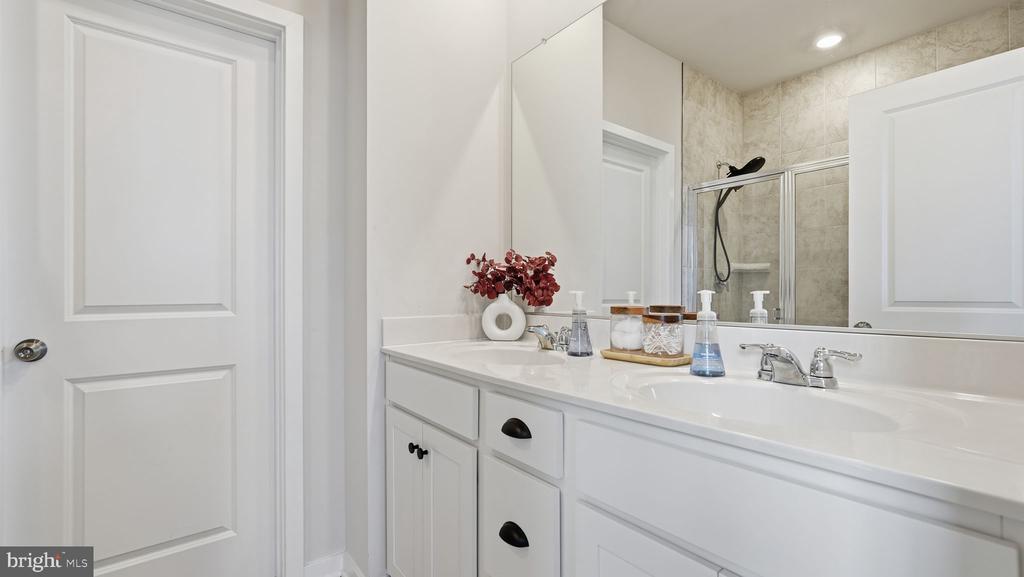 2124 BERWICK DR, JEFFERSONTON, Virginia 22724, 5 Bedrooms Bedrooms, ,3 BathroomsBathrooms,Residential,2124 BERWICK DR,VACU2012000 MLS # VACU2012000