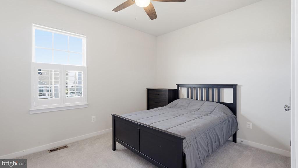 2124 BERWICK DR, JEFFERSONTON, Virginia 22724, 5 Bedrooms Bedrooms, ,3 BathroomsBathrooms,Residential,2124 BERWICK DR,VACU2012000 MLS # VACU2012000