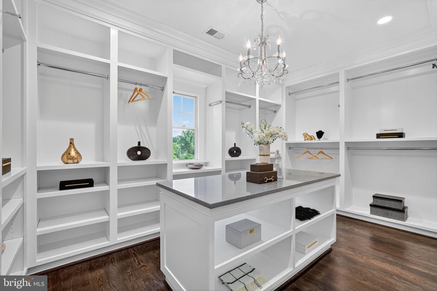 3400 MILITARY RD, ARLINGTON, Virginia 22207, 6 Bedrooms Bedrooms, ,6 BathroomsBathrooms,Residential,For sale,3400 MILITARY RD,VAAR2061122 MLS # VAAR2061122