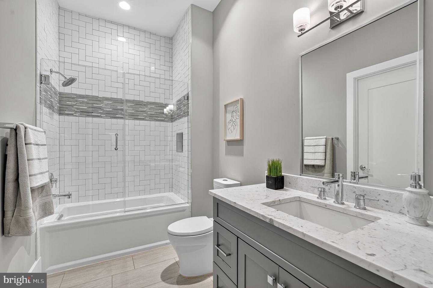 3400 MILITARY RD, ARLINGTON, Virginia 22207, 6 Bedrooms Bedrooms, ,6 BathroomsBathrooms,Residential,For sale,3400 MILITARY RD,VAAR2061122 MLS # VAAR2061122