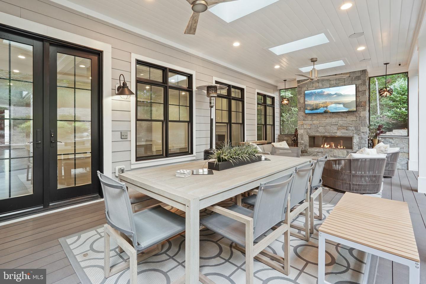 3400 MILITARY RD, ARLINGTON, Virginia 22207, 6 Bedrooms Bedrooms, ,6 BathroomsBathrooms,Residential,For sale,3400 MILITARY RD,VAAR2061122 MLS # VAAR2061122