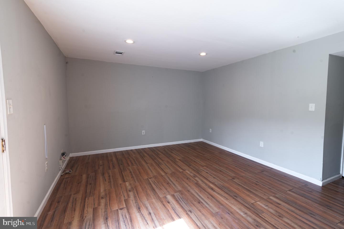 14807 ANDERSON CT, WOODBRIDGE, Virginia 22193, 3 Bedrooms Bedrooms, 5 Rooms Rooms,1 BathroomBathrooms,Residential,For sale,14807 ANDERSON CT,VAPW2100938 MLS # VAPW2100938