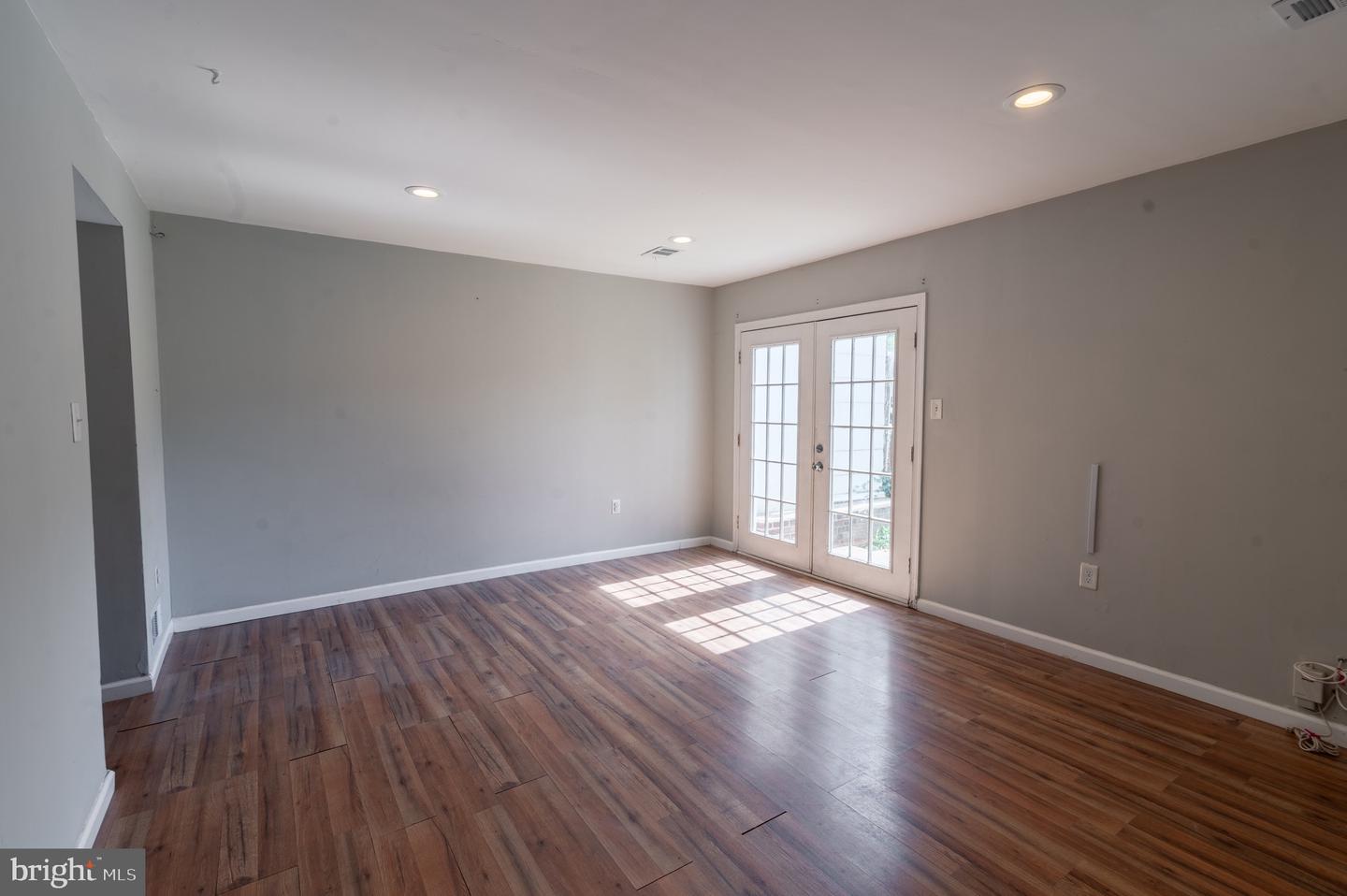 14807 ANDERSON CT, WOODBRIDGE, Virginia 22193, 3 Bedrooms Bedrooms, 5 Rooms Rooms,1 BathroomBathrooms,Residential,For sale,14807 ANDERSON CT,VAPW2100938 MLS # VAPW2100938