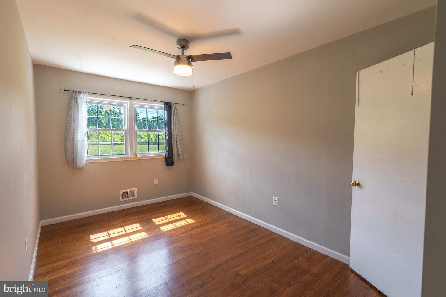 14807 ANDERSON CT, WOODBRIDGE, Virginia 22193, 3 Bedrooms Bedrooms, 5 Rooms Rooms,1 BathroomBathrooms,Residential,For sale,14807 ANDERSON CT,VAPW2100938 MLS # VAPW2100938