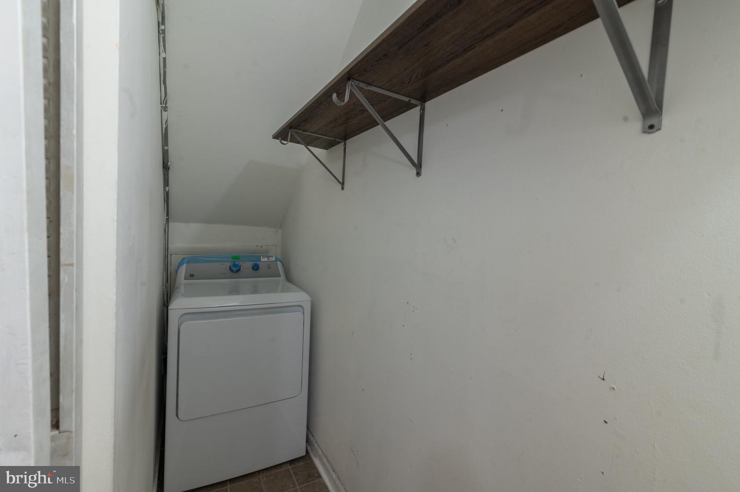 14807 ANDERSON CT, WOODBRIDGE, Virginia 22193, 3 Bedrooms Bedrooms, 5 Rooms Rooms,1 BathroomBathrooms,Residential,For sale,14807 ANDERSON CT,VAPW2100938 MLS # VAPW2100938