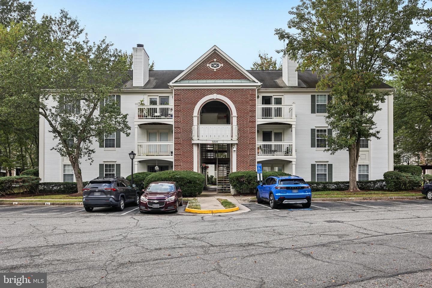 5707 OLDE MILL CT #111, ALEXANDRIA, Virginia 22309, 2 Bedrooms Bedrooms, ,2 BathroomsBathrooms,Residential,For sale,5707 OLDE MILL CT #111,VAFX2267246 MLS # VAFX2267246