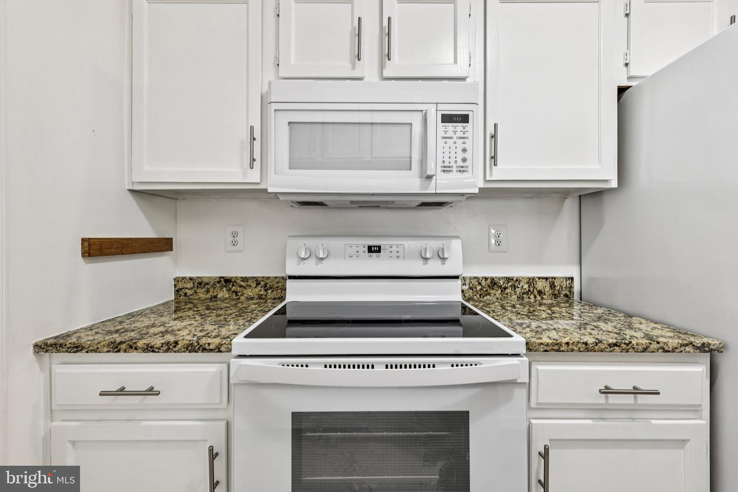 5707 OLDE MILL CT #111, ALEXANDRIA, Virginia 22309, 2 Bedrooms Bedrooms, ,2 BathroomsBathrooms,Residential,For sale,5707 OLDE MILL CT #111,VAFX2267246 MLS # VAFX2267246