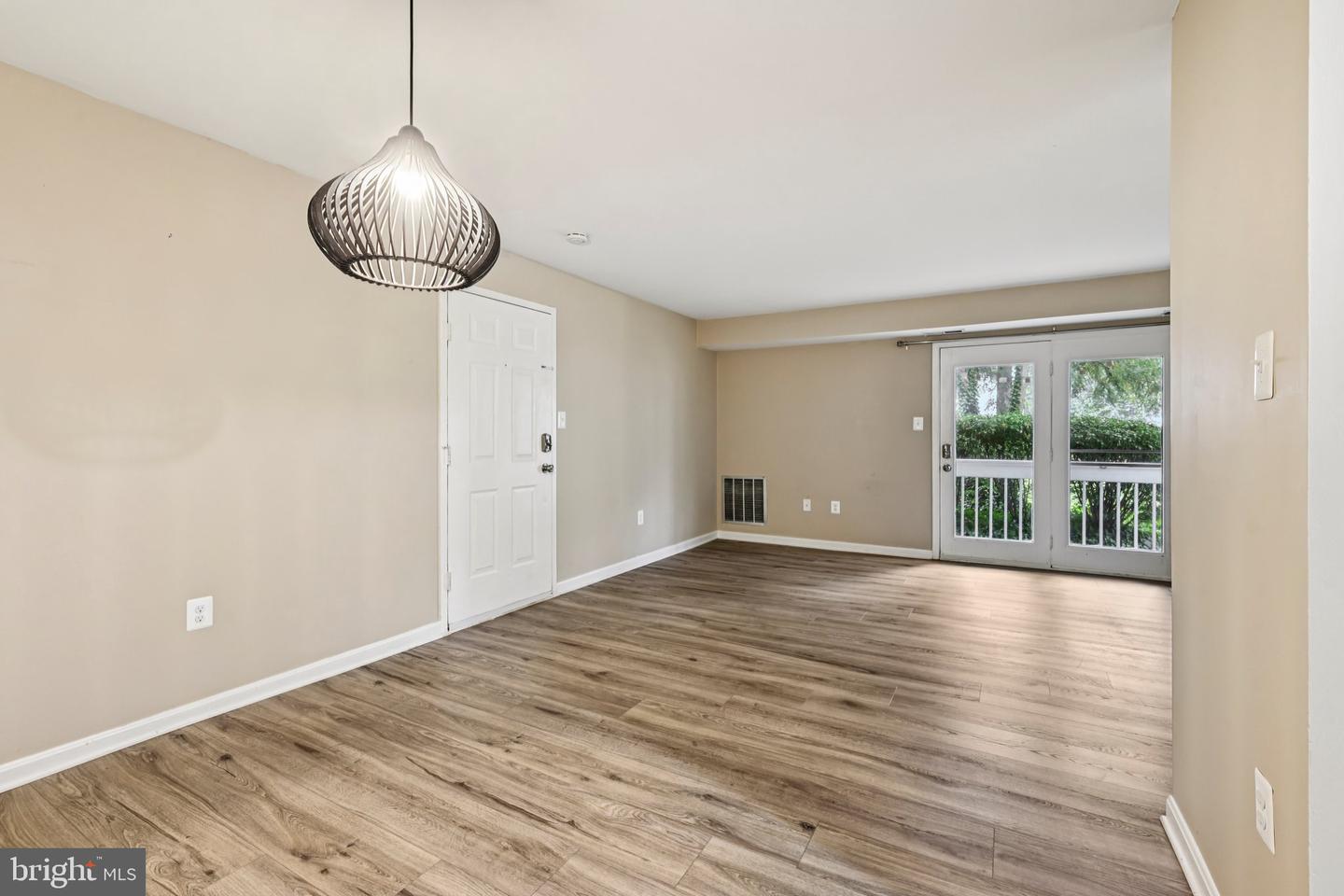 5707 OLDE MILL CT #111, ALEXANDRIA, Virginia 22309, 2 Bedrooms Bedrooms, ,2 BathroomsBathrooms,Residential,For sale,5707 OLDE MILL CT #111,VAFX2267246 MLS # VAFX2267246
