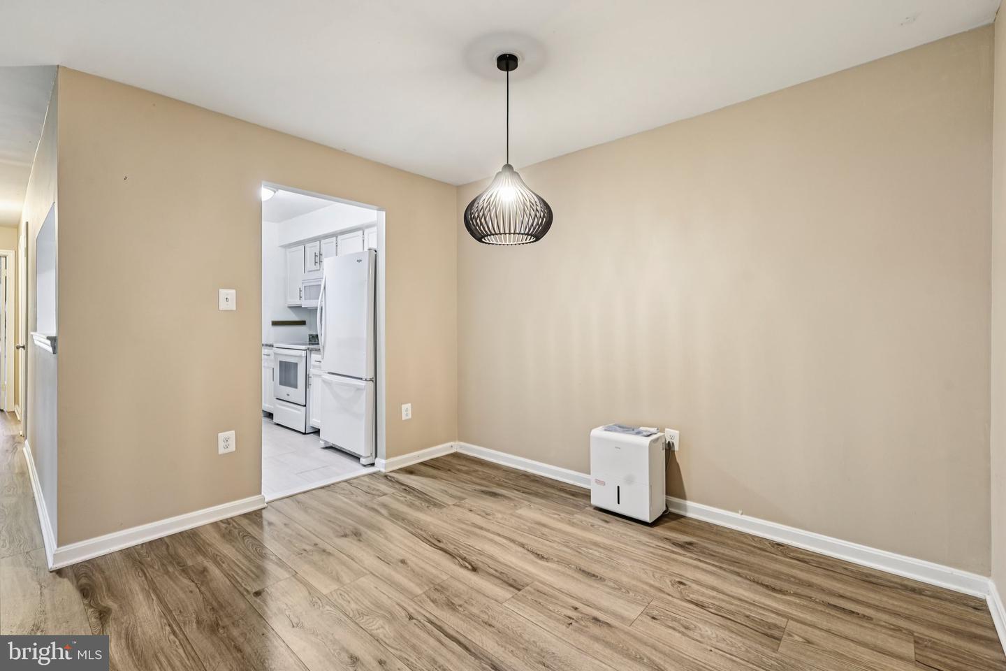 5707 OLDE MILL CT #111, ALEXANDRIA, Virginia 22309, 2 Bedrooms Bedrooms, ,2 BathroomsBathrooms,Residential,For sale,5707 OLDE MILL CT #111,VAFX2267246 MLS # VAFX2267246