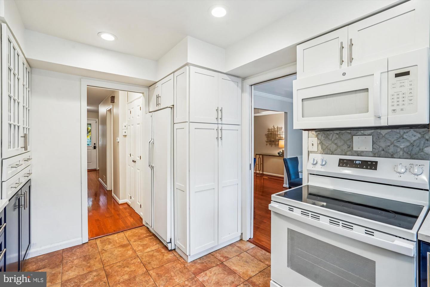 24 S ABINGDON ST, ARLINGTON, Virginia 22204, 4 Bedrooms Bedrooms, ,3 BathroomsBathrooms,Residential,For sale,24 S ABINGDON ST,VAAR2063746 MLS # VAAR2063746