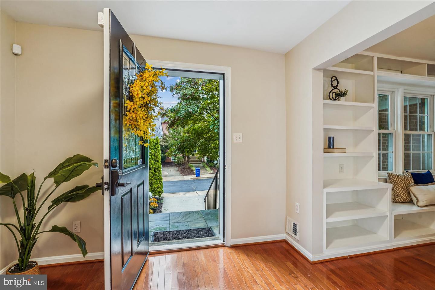 24 S ABINGDON ST, ARLINGTON, Virginia 22204, 4 Bedrooms Bedrooms, ,3 BathroomsBathrooms,Residential,For sale,24 S ABINGDON ST,VAAR2063746 MLS # VAAR2063746