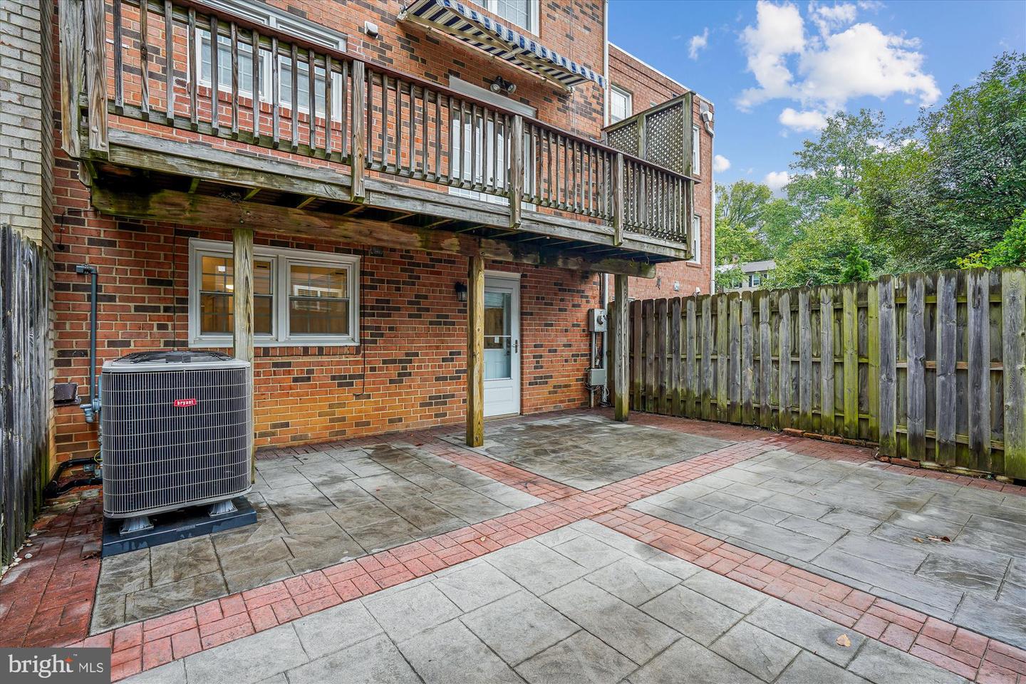 24 S ABINGDON ST, ARLINGTON, Virginia 22204, 4 Bedrooms Bedrooms, ,3 BathroomsBathrooms,Residential,For sale,24 S ABINGDON ST,VAAR2063746 MLS # VAAR2063746