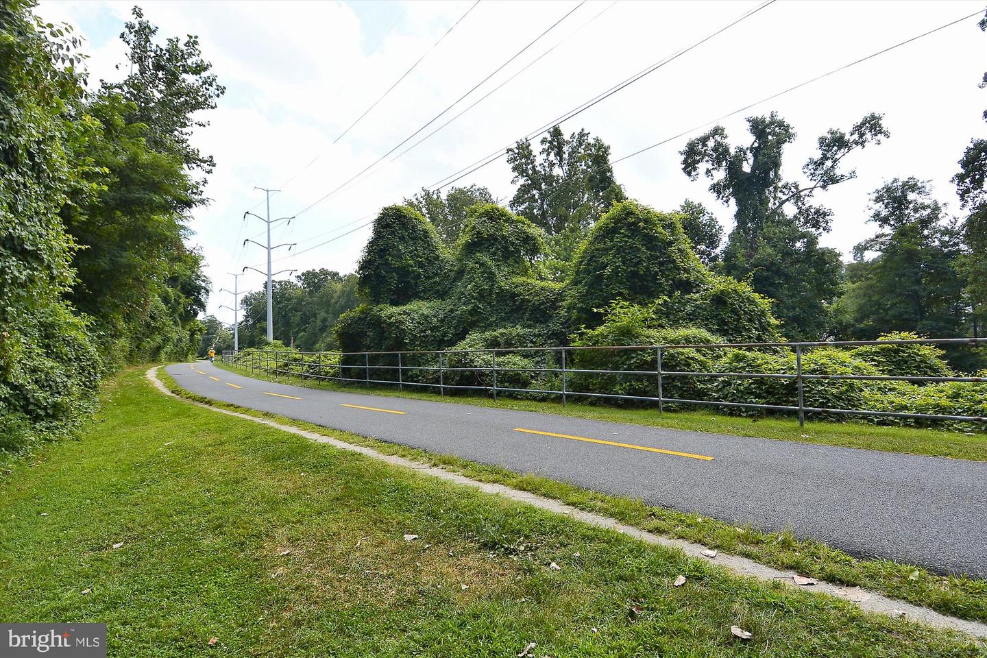 24 S ABINGDON ST, ARLINGTON, Virginia 22204, 4 Bedrooms Bedrooms, ,3 BathroomsBathrooms,Residential,For sale,24 S ABINGDON ST,VAAR2063746 MLS # VAAR2063746