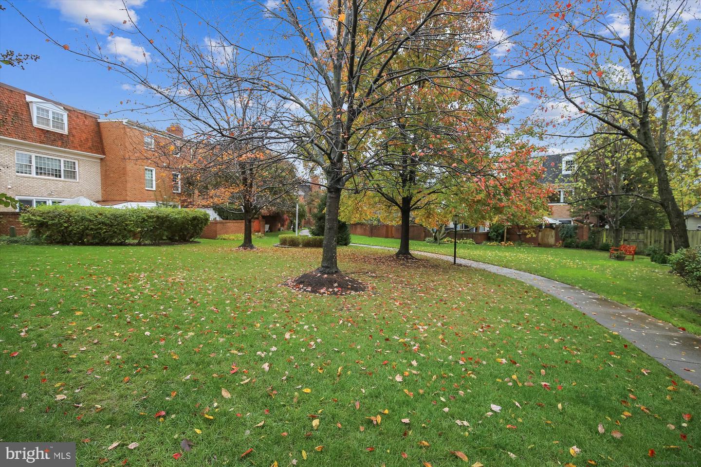 24 S ABINGDON ST, ARLINGTON, Virginia 22204, 4 Bedrooms Bedrooms, ,3 BathroomsBathrooms,Residential,For sale,24 S ABINGDON ST,VAAR2063746 MLS # VAAR2063746