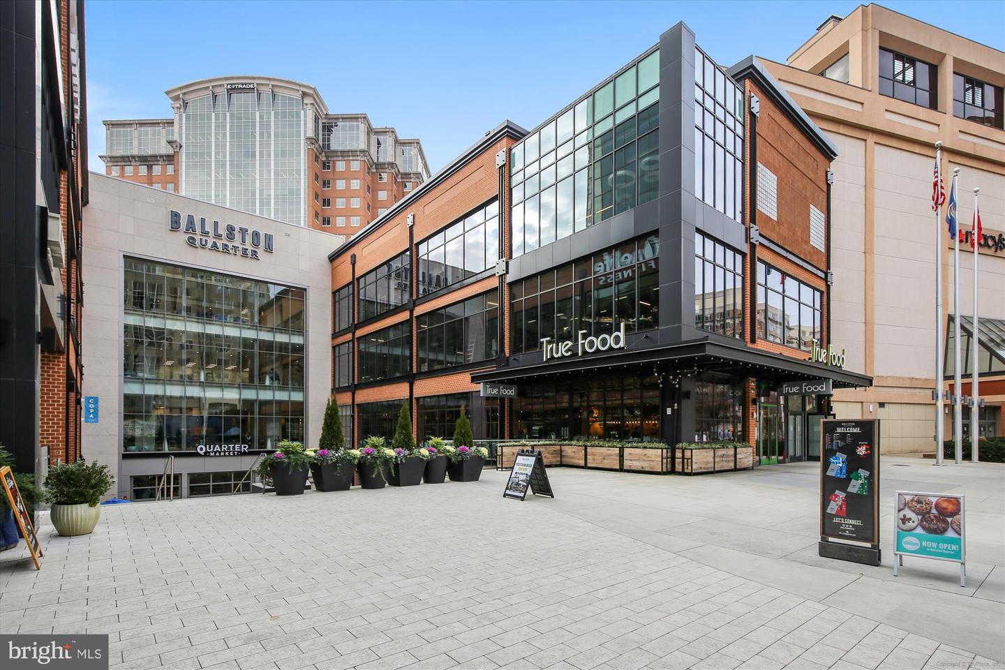 24 S ABINGDON ST, ARLINGTON, Virginia 22204, 4 Bedrooms Bedrooms, ,3 BathroomsBathrooms,Residential,For sale,24 S ABINGDON ST,VAAR2063746 MLS # VAAR2063746