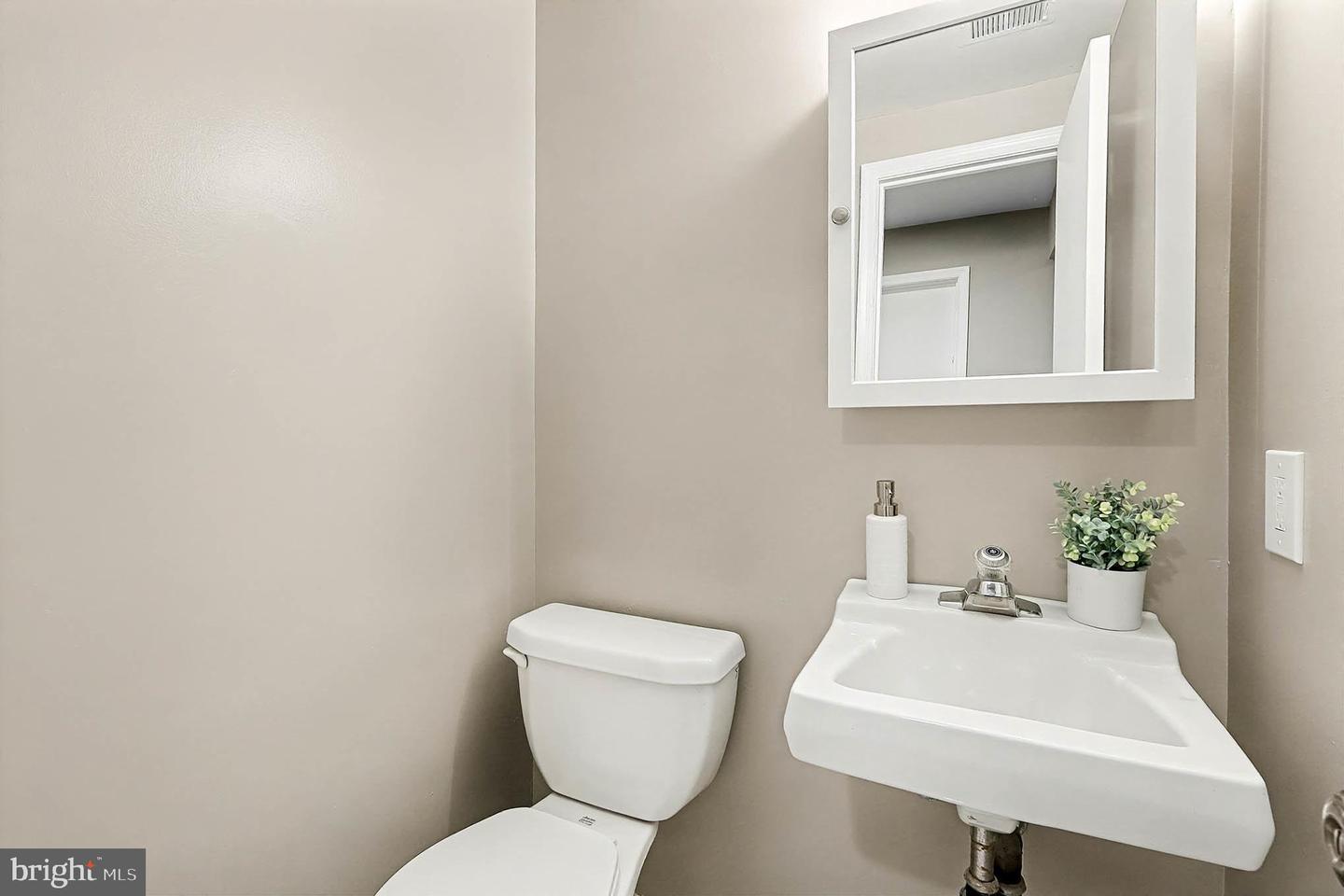 10307 EMERALD ROCK DR, OAKTON, Virginia 22124, 3 Bedrooms Bedrooms, ,2 BathroomsBathrooms,Residential,For sale,10307 EMERALD ROCK DR,VAFX2268612 MLS # VAFX2268612