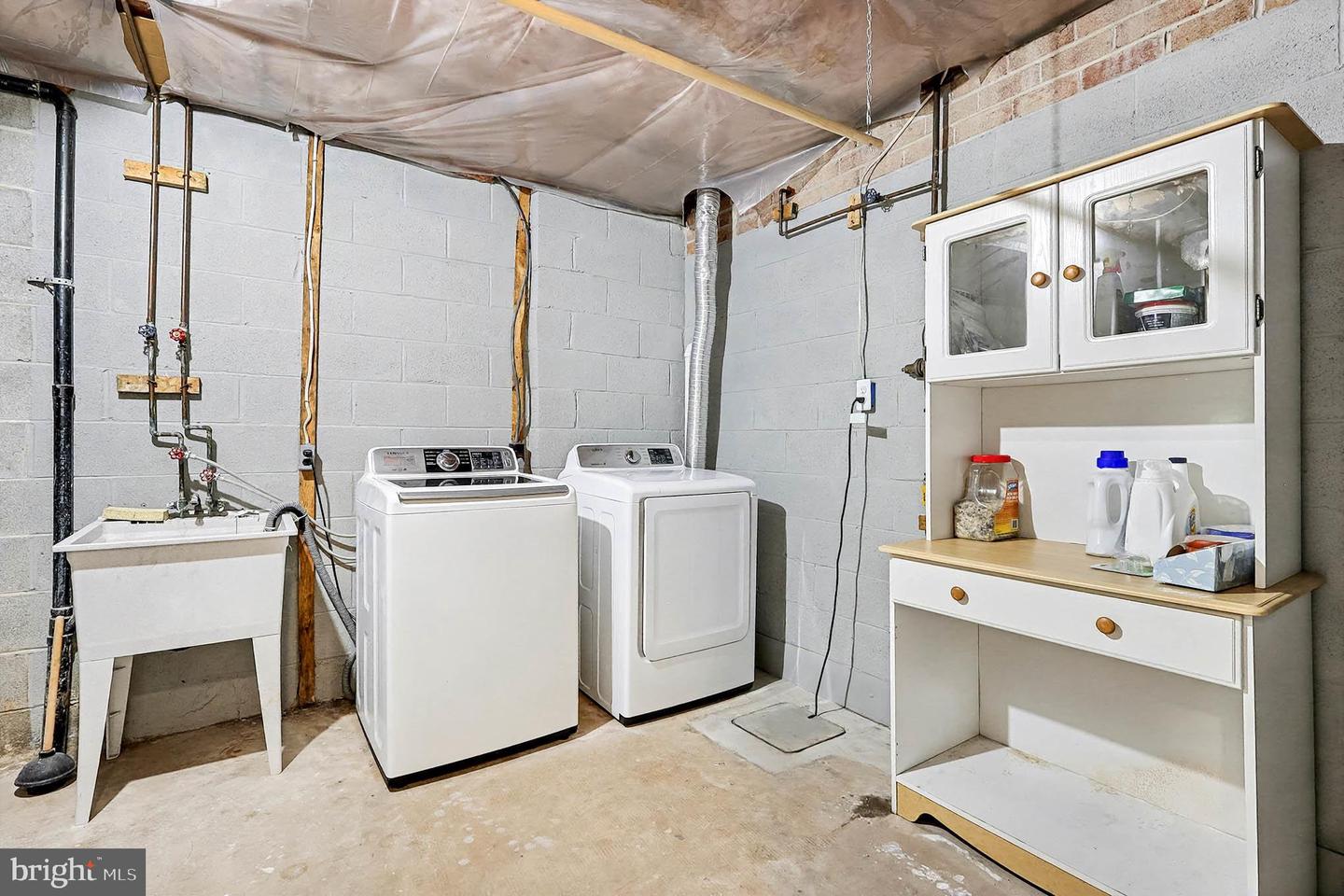 10307 EMERALD ROCK DR, OAKTON, Virginia 22124, 3 Bedrooms Bedrooms, ,2 BathroomsBathrooms,Residential,For sale,10307 EMERALD ROCK DR,VAFX2268612 MLS # VAFX2268612