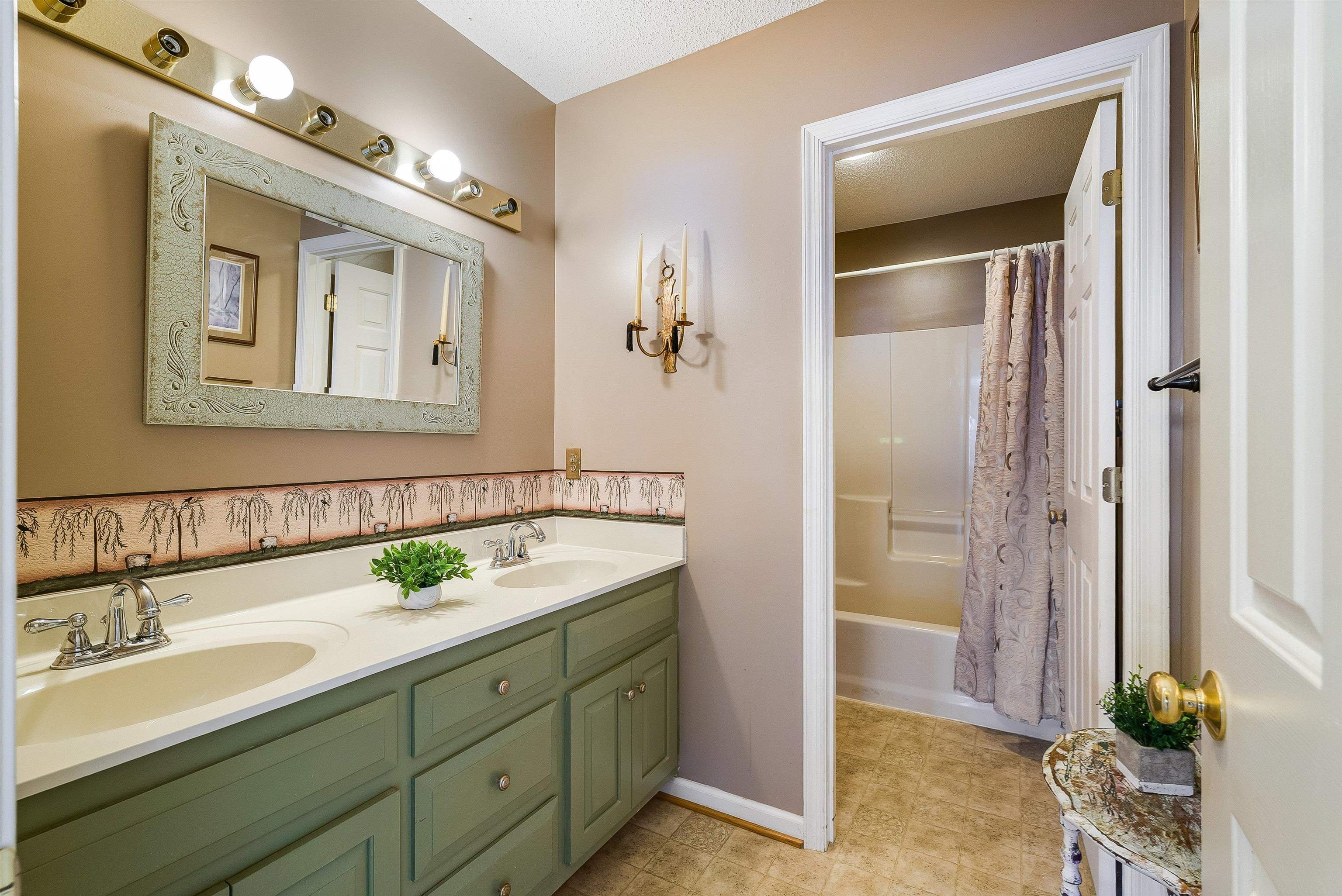 116 EMERALD HILL DR, FISHERSVILLE, Virginia 22939, 3 Bedrooms Bedrooms, ,2 BathroomsBathrooms,Residential,116 EMERALD HILL DR,671744 MLS # 671744