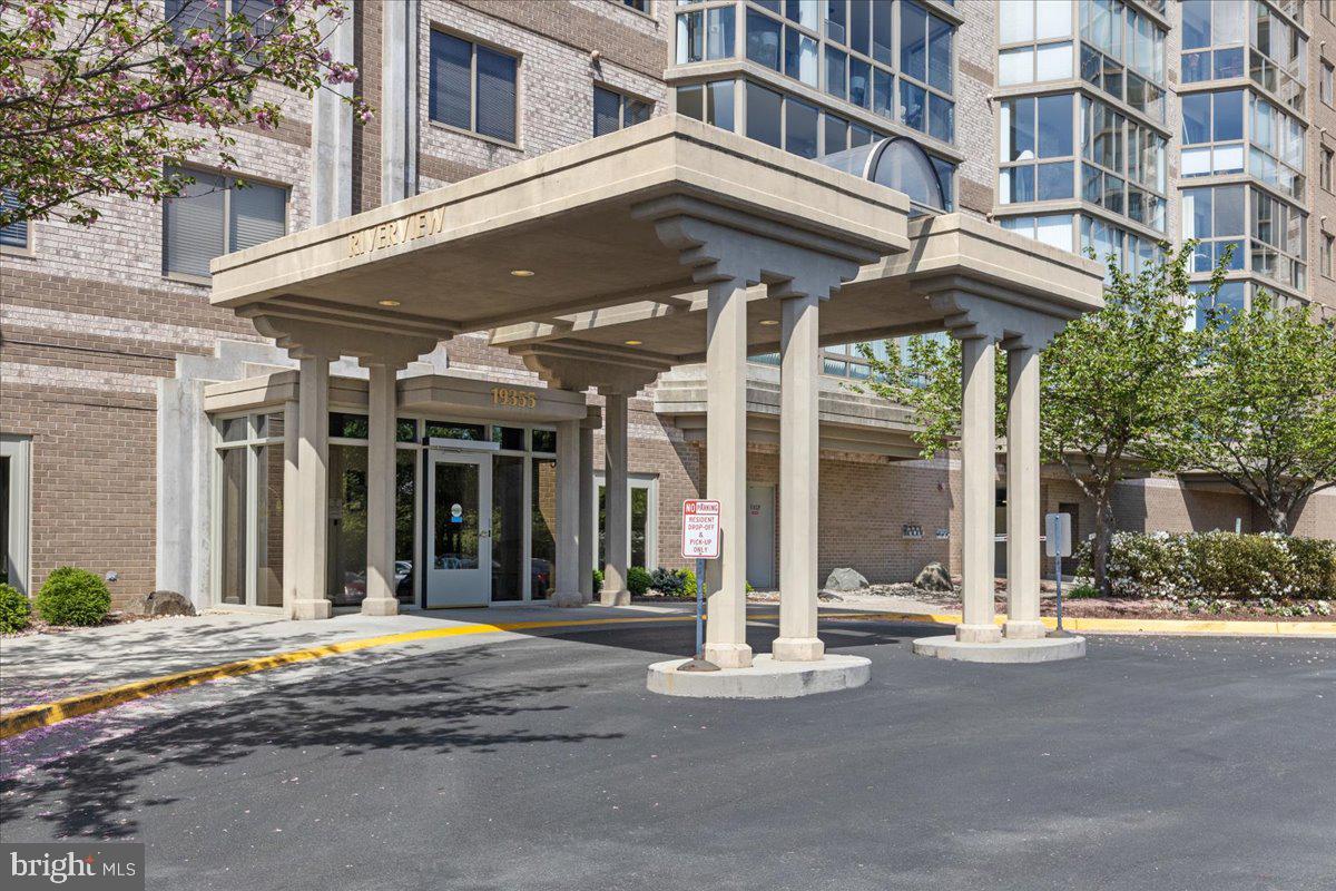 19355 CYPRESS RIDGE TER #612, LEESBURG, Virginia 20176, 2 Bedrooms Bedrooms, ,2 BathroomsBathrooms,Residential,For sale,19355 CYPRESS RIDGE TER #612,VALO2108204 MLS # VALO2108204