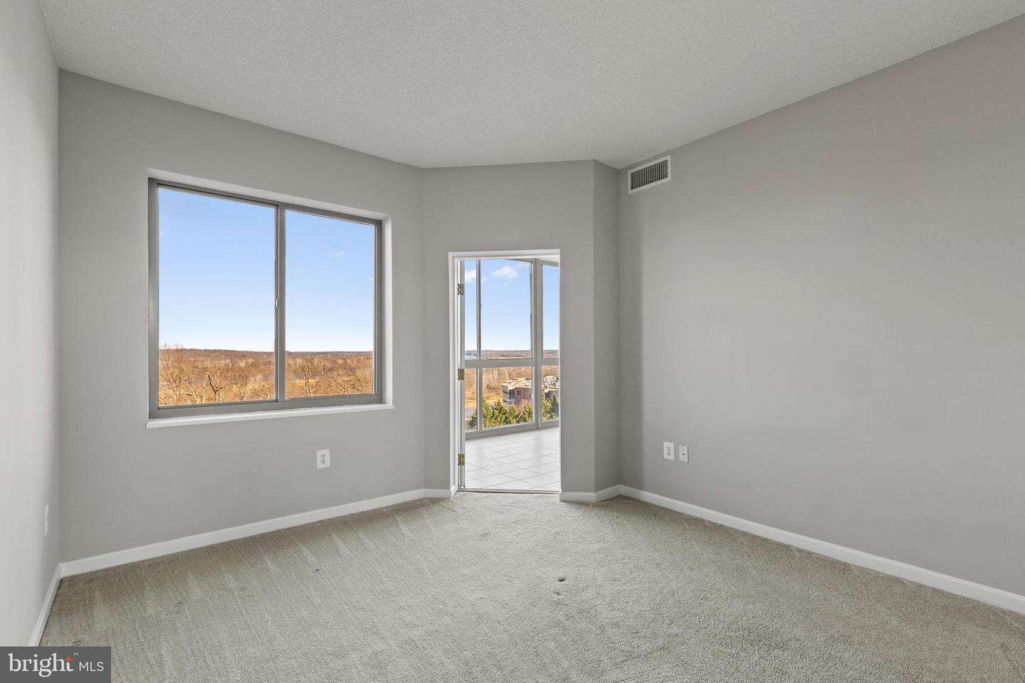 19355 CYPRESS RIDGE TER #612, LEESBURG, Virginia 20176, 2 Bedrooms Bedrooms, ,2 BathroomsBathrooms,Residential,For sale,19355 CYPRESS RIDGE TER #612,VALO2108204 MLS # VALO2108204