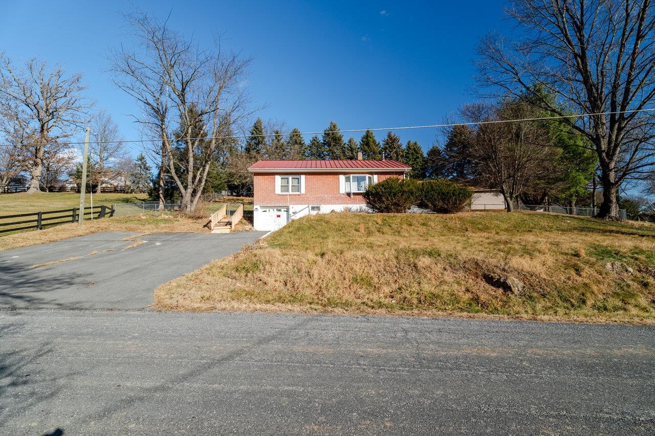 120 SHUTTERLEE MILL LN, STAUNTON, Virginia 24401, 2 Bedrooms Bedrooms, ,1 BathroomBathrooms,Residential,Head west on W Beverley St. Turn Right onto Shutte,120 SHUTTERLEE MILL LN,671979 MLS # 671979