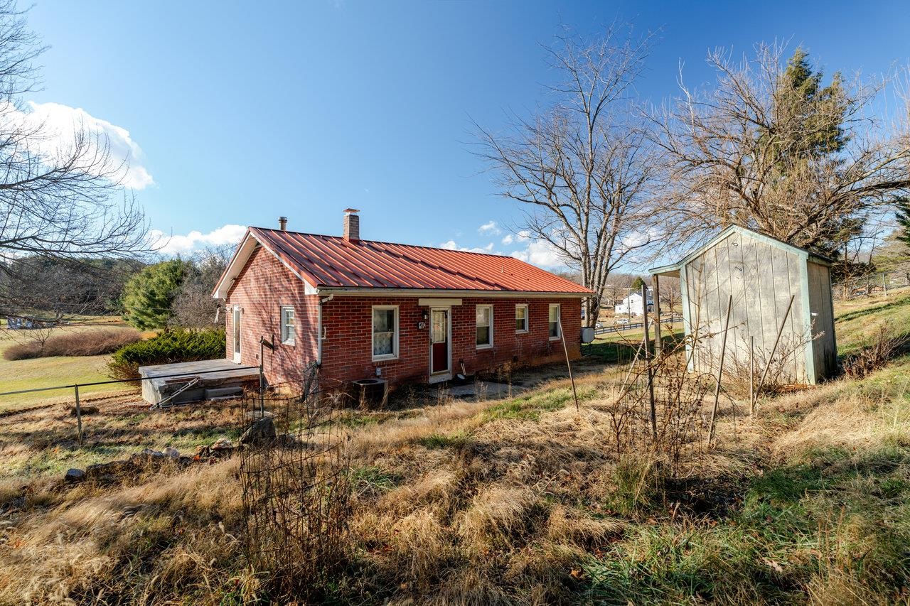 120 SHUTTERLEE MILL LN, STAUNTON, Virginia 24401, 2 Bedrooms Bedrooms, ,1 BathroomBathrooms,Residential,Head west on W Beverley St. Turn Right onto Shutte,120 SHUTTERLEE MILL LN,671979 MLS # 671979