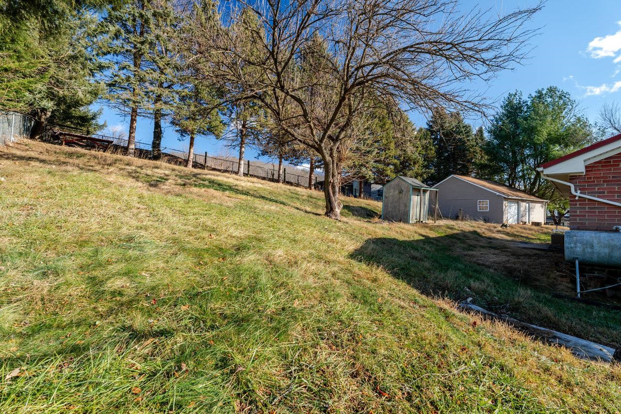 120 SHUTTERLEE MILL LN, STAUNTON, Virginia 24401, 2 Bedrooms Bedrooms, ,1 BathroomBathrooms,Residential,Head west on W Beverley St. Turn Right onto Shutte,120 SHUTTERLEE MILL LN,671979 MLS # 671979