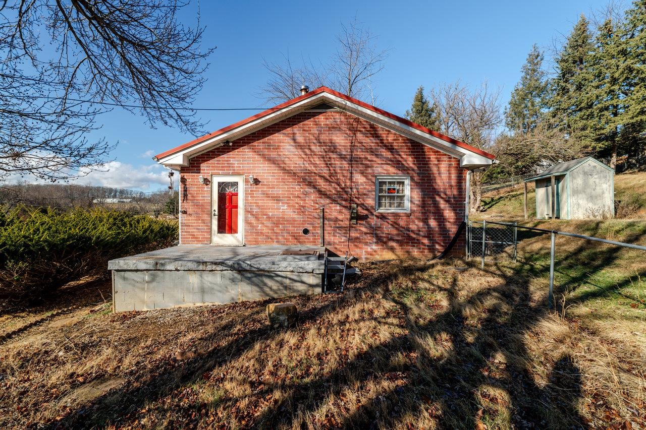 120 SHUTTERLEE MILL LN, STAUNTON, Virginia 24401, 2 Bedrooms Bedrooms, ,1 BathroomBathrooms,Residential,Head west on W Beverley St. Turn Right onto Shutte,120 SHUTTERLEE MILL LN,671979 MLS # 671979