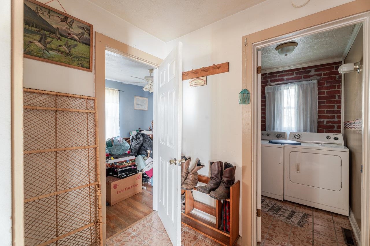 120 SHUTTERLEE MILL LN, STAUNTON, Virginia 24401, 2 Bedrooms Bedrooms, ,1 BathroomBathrooms,Residential,Head west on W Beverley St. Turn Right onto Shutte,120 SHUTTERLEE MILL LN,671979 MLS # 671979