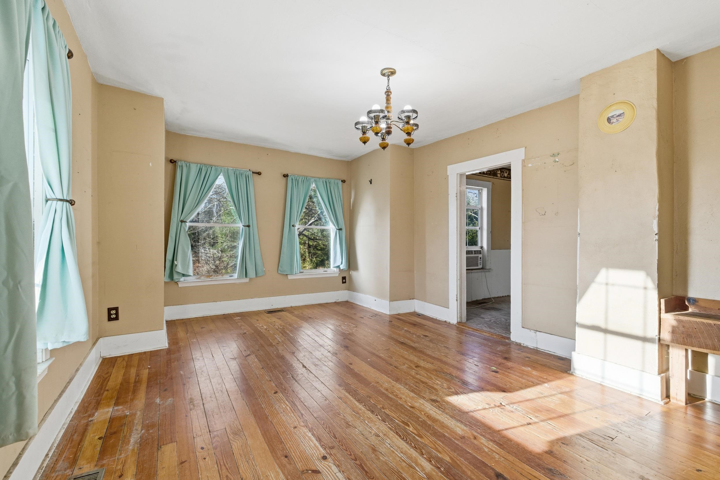 10997 SENEDO RD, MOUNT JACKSON, Virginia 22842, 3 Bedrooms Bedrooms, ,1 BathroomBathrooms,Residential,10997 SENEDO RD,672001 MLS # 672001