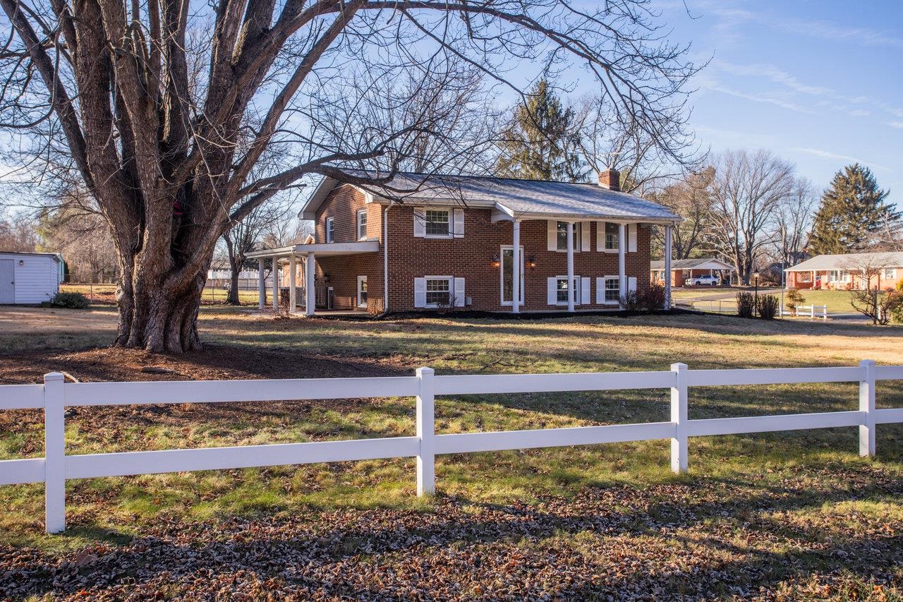 12 ESSEX RD, GROTTOES, Virginia 24441, 3 Bedrooms Bedrooms, ,2 BathroomsBathrooms,Residential,12 ESSEX RD,672016 MLS # 672016 12 ESSEX RD, GROTTOES, Virginia 24441, 3 Bedrooms Bedrooms, ,2 BathroomsBathrooms,Residential,12 ESSEX RD,672016 MLS # 672016