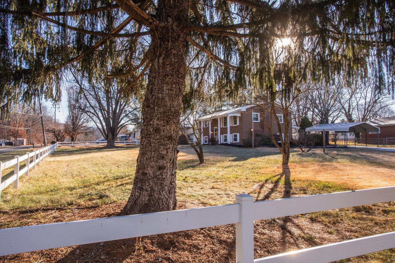 12 ESSEX RD, GROTTOES, Virginia 24441, 3 Bedrooms Bedrooms, ,2 BathroomsBathrooms,Residential,12 ESSEX RD,672016 MLS # 672016 12 ESSEX RD, GROTTOES, Virginia 24441, 3 Bedrooms Bedrooms, ,2 BathroomsBathrooms,Residential,12 ESSEX RD,672016 MLS # 672016