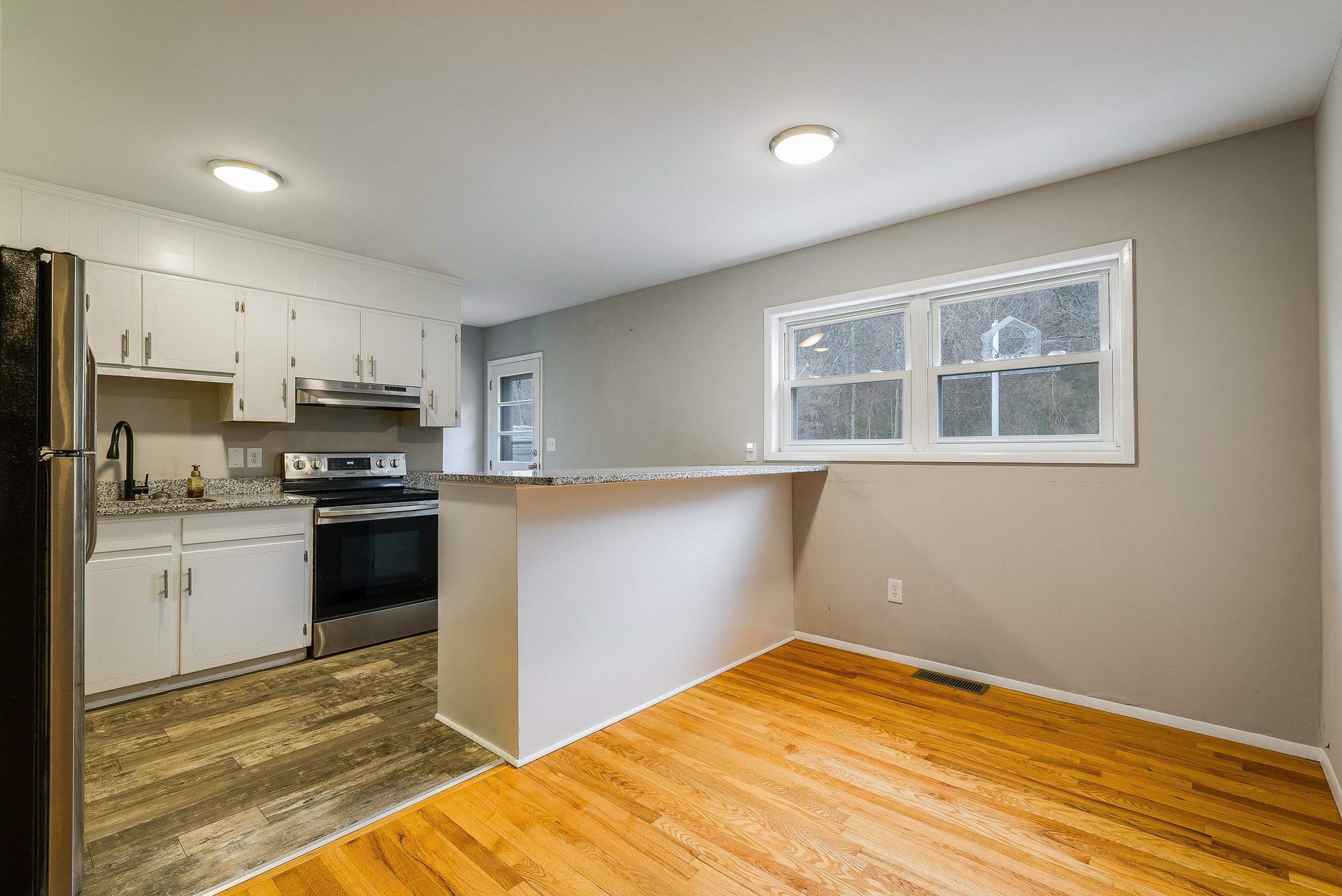 1124 S WINCHESTER AVE, WAYNESBORO, Virginia 22980, 3 Bedrooms Bedrooms, ,1 BathroomBathrooms,Residential,1124 S WINCHESTER AVE,672020 MLS # 672020