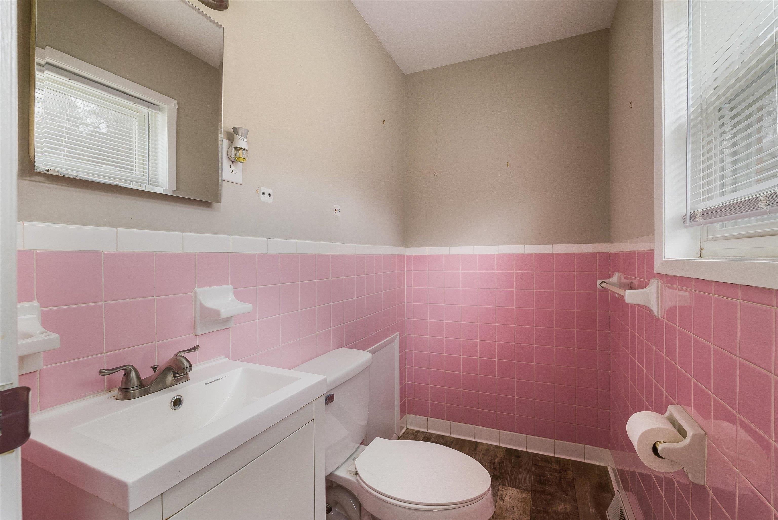 1124 S WINCHESTER AVE, WAYNESBORO, Virginia 22980, 3 Bedrooms Bedrooms, ,1 BathroomBathrooms,Residential,1124 S WINCHESTER AVE,672020 MLS # 672020