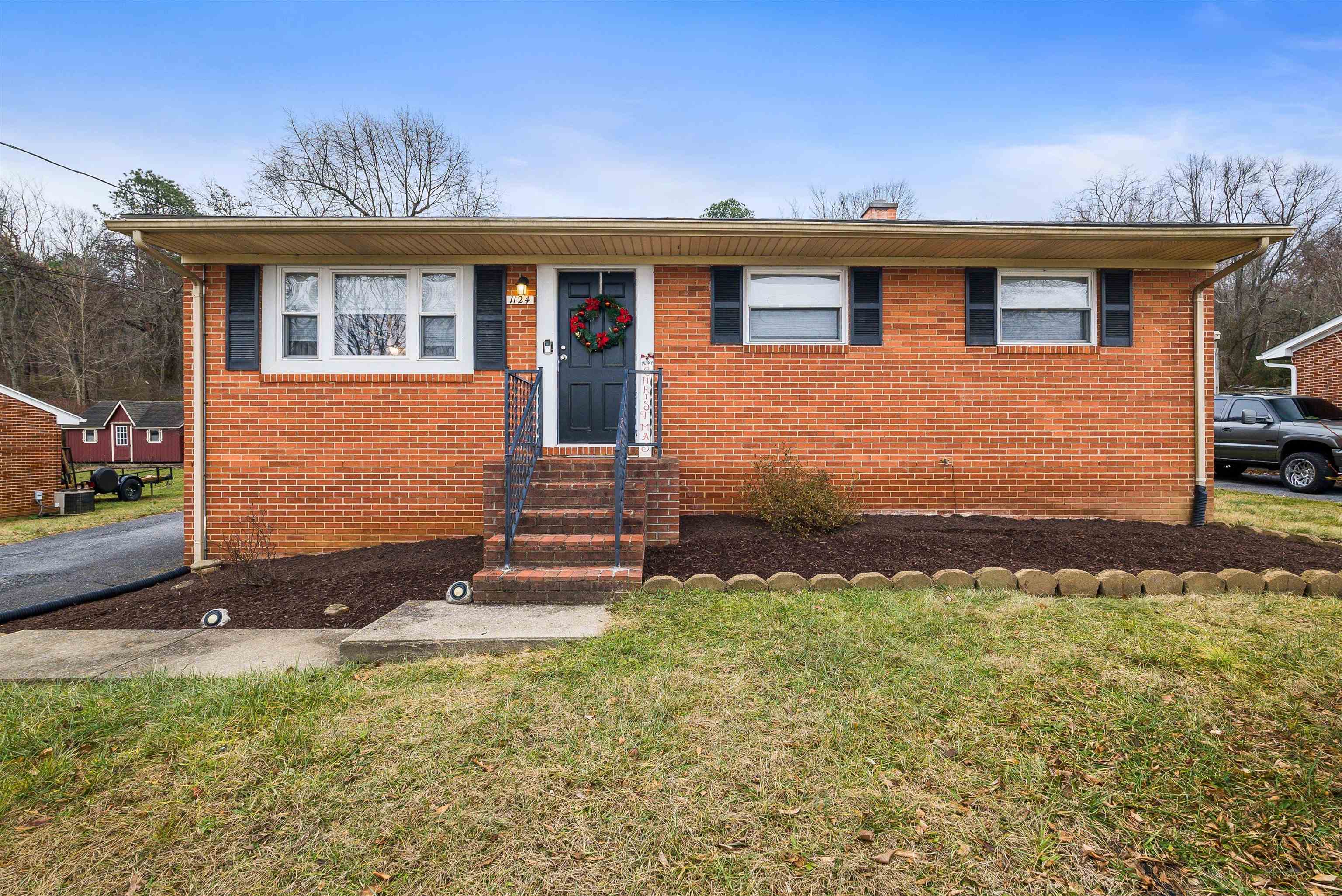 1124 S WINCHESTER AVE, WAYNESBORO, Virginia 22980, 3 Bedrooms Bedrooms, ,1 BathroomBathrooms,Residential,1124 S WINCHESTER AVE,672020 MLS # 672020