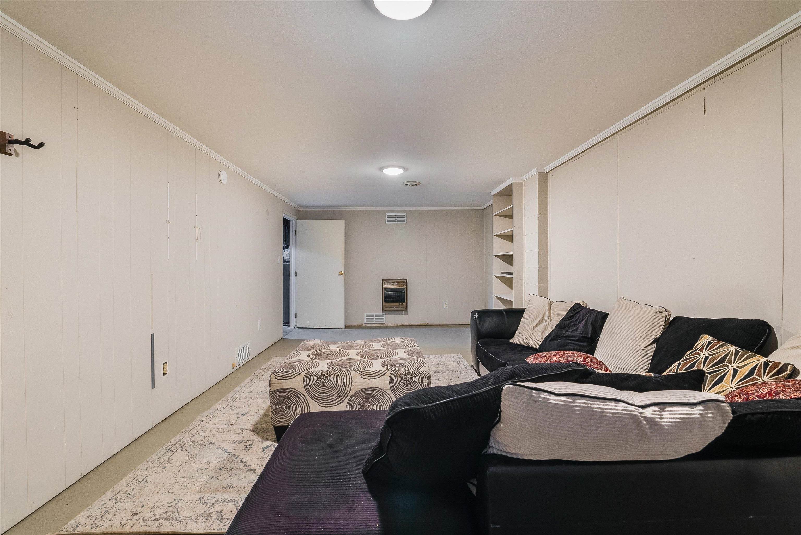 1124 S WINCHESTER AVE, WAYNESBORO, Virginia 22980, 3 Bedrooms Bedrooms, ,1 BathroomBathrooms,Residential,1124 S WINCHESTER AVE,672020 MLS # 672020