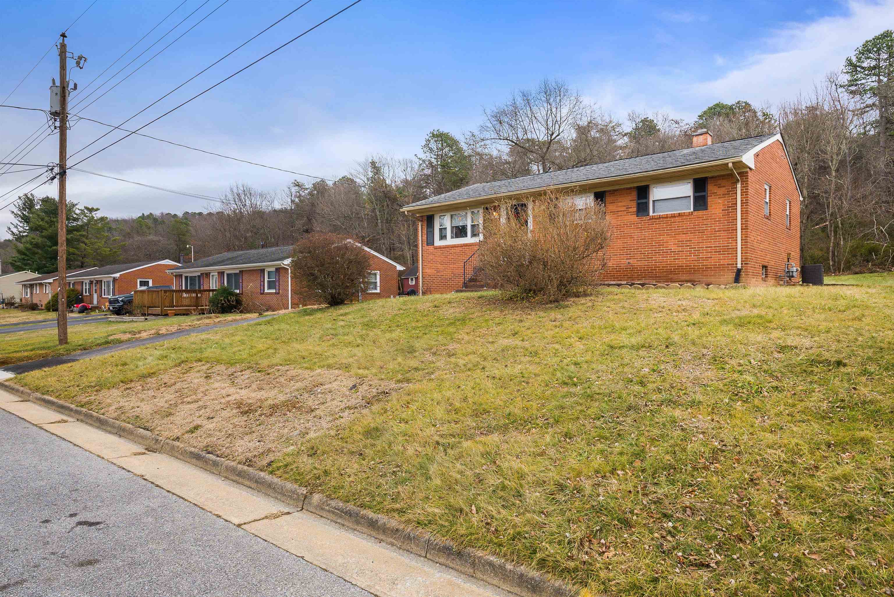 1124 S WINCHESTER AVE, WAYNESBORO, Virginia 22980, 3 Bedrooms Bedrooms, ,1 BathroomBathrooms,Residential,1124 S WINCHESTER AVE,672020 MLS # 672020