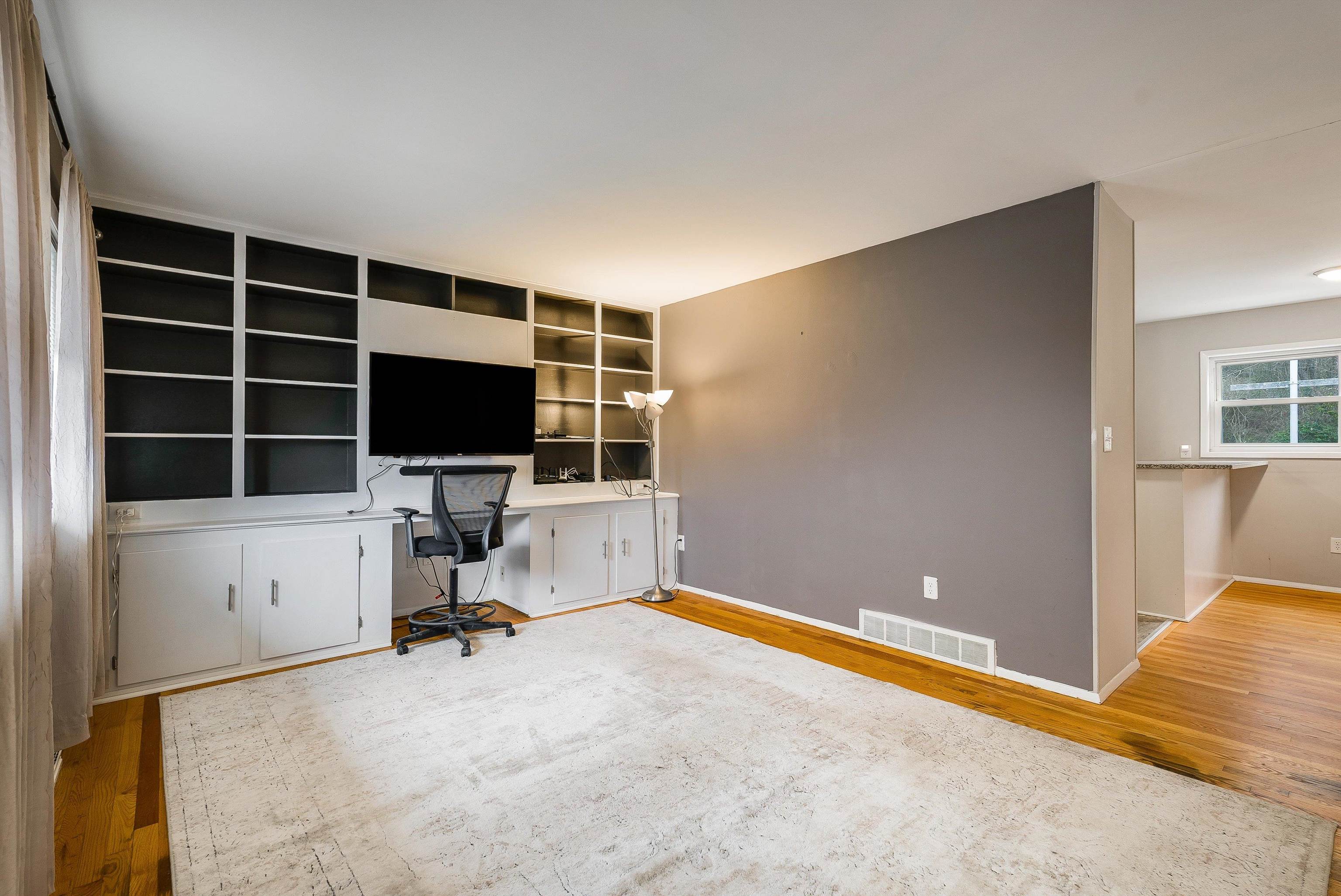 1124 S WINCHESTER AVE, WAYNESBORO, Virginia 22980, 3 Bedrooms Bedrooms, ,1 BathroomBathrooms,Residential,1124 S WINCHESTER AVE,672020 MLS # 672020